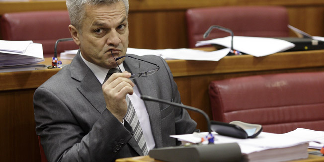 Zagreb, 050314.Nastavak 12. sjednice Hrvatskoga sabora raspravom zastupnika o Prijedlogu zakona o zastiti osoba s dusevnim smetnjama u prvom citanju.Na fotografiji: Zvonko Milas.Foto: Dragan Matic / CROPIX