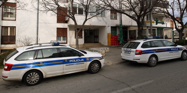 Zadar, 020216.Nocas oko 3 sata u stanu na Putu Petrica u Zadru, pod za sad neutvrdjenim okolnostima, ostrim predmetom u predjelu prsa tesko je ozlijedjen 53-godisnji vlasnik stana D.L. Nakon dolaska Hitne pomoci 53-godisnjak je s teskim i po zivot opasnim ozljedama prevezen u zadarsku bolnicu, a u stanu je u tijeku ocevid.Na fotografiji: zgrada u kojoj se dogodio pokusaj ubojstva.Foto: Jure Miskovic / CROPIX