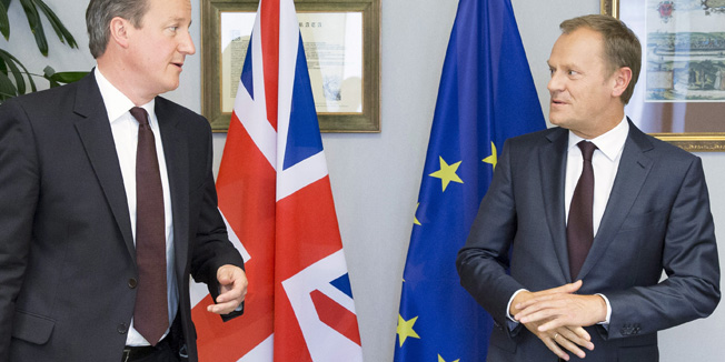 British Prime Minister David Cameron (L) is seen during a meeting with European Council President Donald Tusk in Brussels, Belgium, in this June 25, 2015 file photo. Tusk will present proposals on February 2, 2016 for keeping Britain in the European Union, paving the way for a potentially difficult summit at which leaders will have to iron out remaining differences. REUTERS/Julien Warnand/Pool/Files