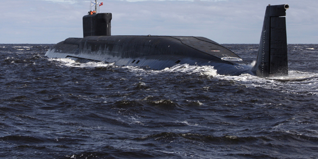 Yuri Dolgoruky, a new Russian nuclear submarine, is seen in the waters off the Sevmash factory in the northern city of Severodvinsk July 2, 2009. Russia's President Dmitry Medvedev visited the factory on Thursday, a well-equipped shipbuilding complex that builds and repairs submarines.  REUTERS/Alexander Zemlianichenko/Pool  (RUSSIA POLITICS MILITARY) - RTR259AP