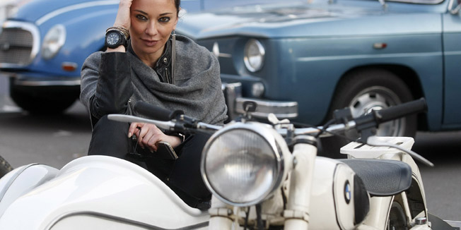 Zagreb, 230415.Britanski trg.RetroDrom festival.Na trgu se odrzava izlozba automobila iz findusa muzeja Ferdinand Budicki te Plesnjak na Britancu Swing on Square.Na fotografiji: Aleksandra Grdic.Foto: Ranko Suvar / CROPIX