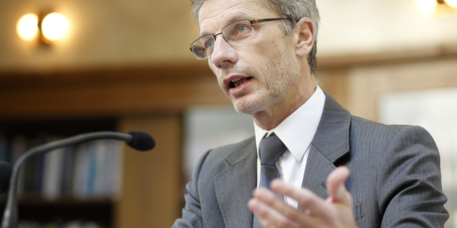 Zagreb, 040216.Hrvatska narodna banka i Hrvatska agencija za nadzor financijskih usluga predstavile su rezultate istrazivanja - Mjerenje financijske pismenosti u Republici Hrvatskoj.Na fotografiji: guverner HNB-a Boris Vujcic.Foto: Dragan Matic / CROPIX