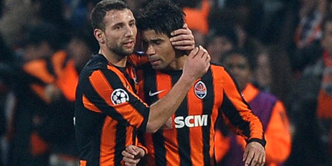 DONETSK, UKRAINE - NOVEMBER 03:  Eduardo of FC Shakhtar Donetsk is congratulated on the second goal during the Champions League Group H match between FC Shakhtar Donetsk and Arsenal at the Donbass Arena on November 3, 2010 in Donetsk, Ukraine.  (Photo by Laurence Griffiths/Getty Images)