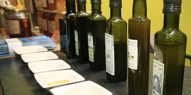 SPECIJAL MASLINAVodnjan, 141115. 11. smotra mladog maslinovog ulja u Vodnjanu. Na fotografijii: udruga poljoprivrednika iz Liznjana, Foto: Goran Sebelic / CROPIX