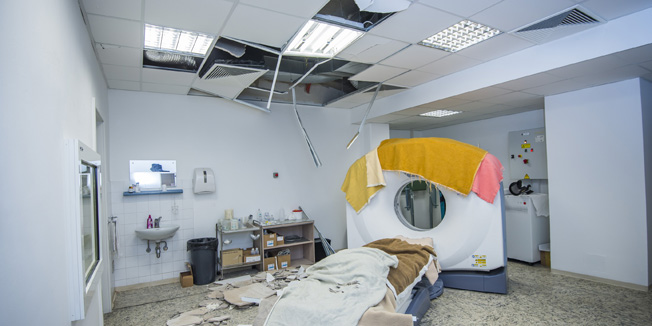 Sibenik, 100216.U sibenskoj Opcoj bolnici, na odjelu radijologije doslo je do urusavanja stropa iznad CT uredjaja.Foto: Nikolina Vukovic Stipanicev / CROPIX
