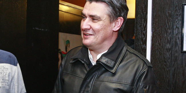 Split,110216.Stranacki skup SDP-a u prostoru GKM-a na kojem je glavnu rijec vodio predsjednik SDP-a Zoran Milanovic.Na fotografiji: saborski zastupnik Darko Paric i Zoran MilanovicFoto: Duje Klaric / CROPIX