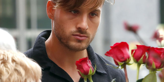 Zagreb, 140215.Vlaho Arbulic na Splavnici je kupio cvijece.Foto: Damjan Tadic / CROPIX