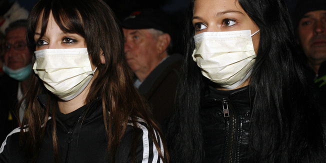 Viskovo, 241012.Kriznom Eko stozeru Mariscina u 16 sati policija je urucila rjesenje Opcinskog suda u Rijeci da u roku od 3 sata moraju omoguciti ulaz kamionima KD Cistoca na podrucje buduceg zupanijskog centra za gospodarenje otpadom Mariscina. Nakon konzultacije prosvjednici su odlucili prekinuti blokadu ulaza u Mariscinu koja traje vec cetiri dana. KD Cistoca podnijelo je i tuzbu zbog smetanja posjeda, rasprava je zakazana na Opcinskom sudu u Rijeci 26. listopada.Na fotografiji: detalj sa prosvjeda.Foto: Tea Cimas / CROPIX