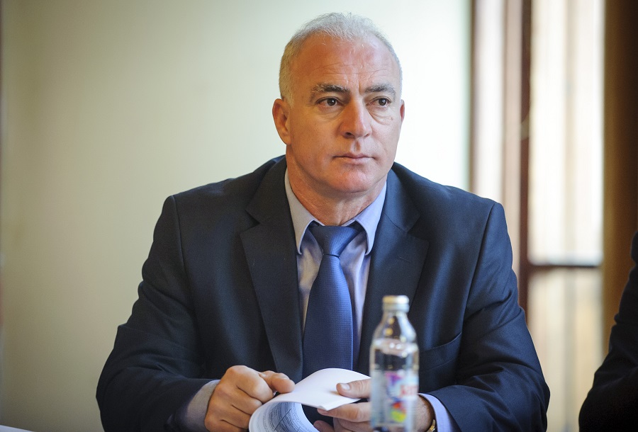 Sibenik, 071215.Gradska vijecnica Sjednica Zupanijske skupstine sibensko kninske zupanije na kojoj je nazocan bio i Mirko Raskovic dozupan i buduci saborski zastupnik.Na fotografiji: zupan Goran Pauk Foto: Niksa Stipanicev / CROPIX