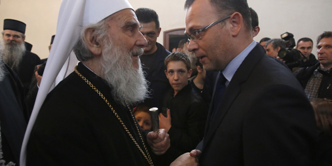 Pakrac, 230216.Posebni izaslanik predsjednice Kolinde Grabar Kitarovic,ministar kulture Zlatko Hasanbegovic u Pakracu je sudjelovao na parastosu i sahranjivanju zemnih ostataka cetvorice Episkopa pakrackih.Na fotografiji Zlatko Hasanbegovic i patrijarh Irinej.Foto: Danijel Soldo / CROPIX
