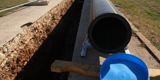 Pula, 130108.Plinofikacija. Zemni plin iz Jadranskog primorja u Pulu ce prvo stici u industrijsku zonu. Ostali dio gradaske mreze ce se postupno mijenjati tako da bi cijela Pula do 2012. godine trebala biti  spojena na zemni plin.Foto: Goran Sebelic / CROPIX                              