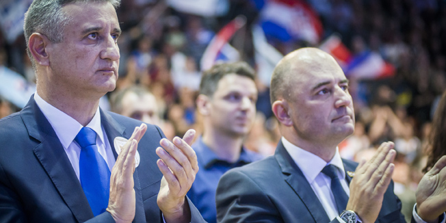 Sibenik, 131015.Hrvatska demokratska zajednica i partneri u sportskoj dvorani na Baldekinu odrzali su predstavljanje svog izbornog programa za devetu izbornu jedinicu.Na fotografiji: Tomislav Karamarko i Milijan Brkic.Foto: Nikolina Vukovic Stipanicev / CROPIX