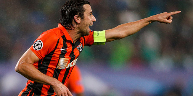 VIENNA, AUSTRIA - AUGUST 19:  Darijo Srna of Donetsk reacts during the UEFA Champions League: Qualifying Round Play Off First Leg match between SK Rapid Vienna and FC Shakhtar Donetsk on August 19, 2015 in Vienna, Austria.  (Photo by Christian Hofer/Getty Images)