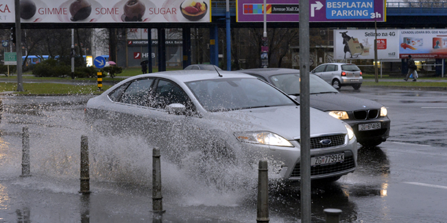 Zagreb, 150216.Zagrepcane, a i ostatak Hrvatske docekalo je kisno jutro. Prema najavi, kisa bi trebala padati cijelog dana.Foto: Bruno Konjevic / CROPIX