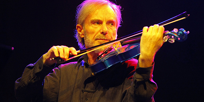 Rovinj, 170711.Avantgarde jazz festival. Predvodjen pijanistom i skladateljem Chickom Coreaom, legendarni sastav »Return to Forever« odrzao je koncert u Rovinju u bivsoj tvornici cigareta. Zadnji je to koncert u sklopu Avantgarde jazz festivala a uz Chick Coreu predstavili su se  i njegove nista manje slavne kolege  basista Stanley Clark, bubnjar Lenny Whitea, violonista Jean-Luca Ponty i gitarista Frank Gambalea.Foto: Goran Sebelic / CROPIX                              