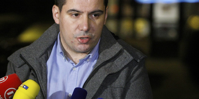 Zagreb, 141215.Sulenticeva ulica.Nikola Grmoja iz MOST-a daje izjavu za medije.Foto: Ranko Suvar / CROPIX