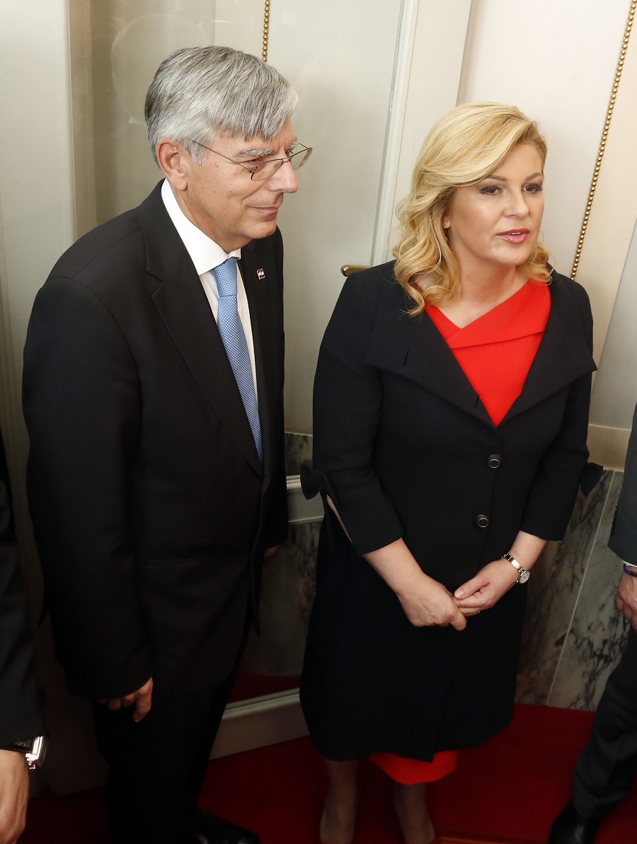 Zagreb, 281215.Sabor.Domjenak nakon druge konstituirajuce sjednice Sabora na kojoj je Zeljko Rainer izaban za predsjednika Sabora.Na fotografiji: Zeljko Reiner i Kolinda Grabar Kitarovic.Foto: Damjan Tadic / CROPIX