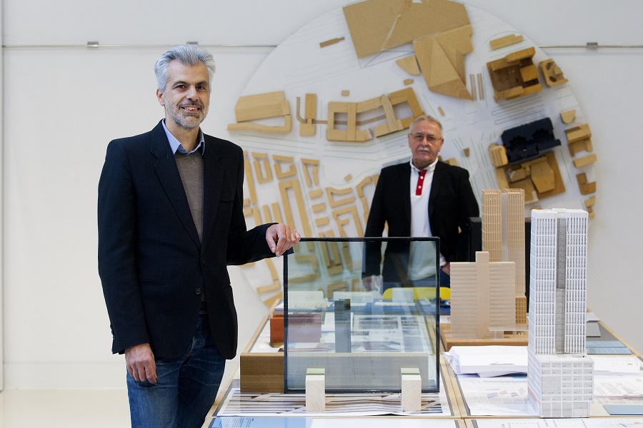 Zagreb, 291215.Kuca arhitekture ORIS, Kralja Drzislava 3.Arhitekt Branimir Medic uz projekt poslovne zgrade u Kopenhagenu i Dobroslav Silobrcic.Foto: Tomislav Kristo / CROPIX