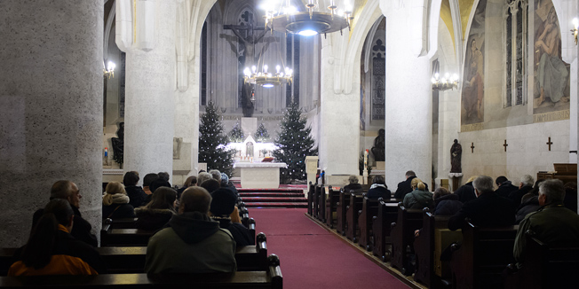 Zagreb, 100116. Trg sv. Marka.Crkva sv. Marka.Odrzana sveta misa za dusu sluge Bozjega Josipa Broza Tita koju je platio novinar Vojislav Mazzocco.Foto: Goran Mehkek / CROPIX