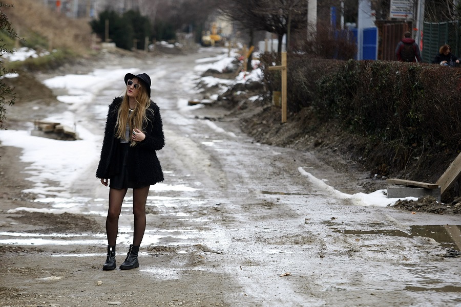 Zagreb, 110116.Koturaska ulica.Radovi u Koturaskoj jos uvijek traju, a nakon topljenja snijega ulica je raskopana blatnjava i prljava.Foto: Ranko Suvar / CROPIX