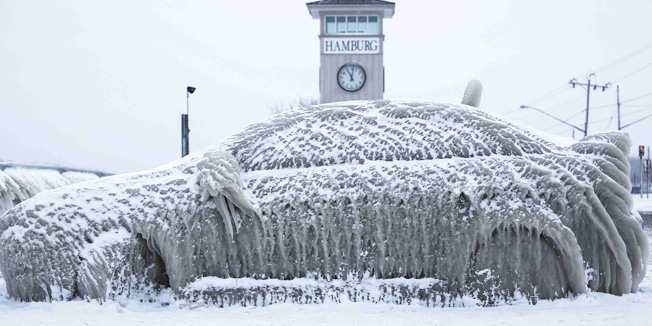 A car covered with ice remains stranded on the waterfront in Hamburg, New York January 12, 2016. The owner left his Mitsubushi Lancer parked overnight outside a restaurant on Sunday and by the next day, spray from Lake Erie had encased it in ice. REUTERS/Lindsay DeDario  TPX IMAGES OF THE DAY