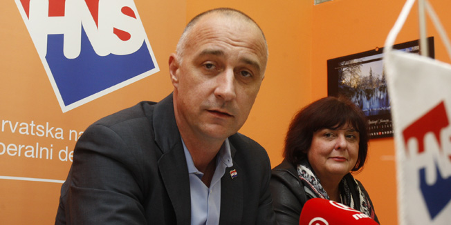 Pula, 130116.Konferencija za medije Hrvatske narodne stranke  liberalnih demokrata koja se  odrzava  u sklopu obilaska zupanijskih organizacija HNS-aNa konferenciji su govorili potpredsjednik HNS-a i ministar gospodarstva Ivan Vrdoljak, predsjednica Istarsko-primorsko-goransko-licko-senjskog regionalnog saveza HNS-a, saborska zastupnica i gradonacelnica Kraljevice Nada Turina Djuric i predsjednik HNS-a Istarske zupanije Zvonko Liovic.Foto: Goran Sebelic / CROPIX