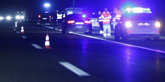 Ivanic grad, 180115.Oko 18:30 na 71. kilometru autoceste A3 dogodila se prometna nesreca u kojoj je smrtno stradala jedna osoba. Policija je izvjestila da je na pjesaka koji je prelazio autocestu naletilo osobno vozilo. Ocevid je u tijeku.Foto: Ronald Gorsic / CROPIX