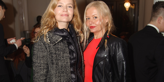 Zagreb, 150116HNK, Trg Marsala Tita 2.Gostovanje Slovenskog narodnog gledalisca s predstavom Jugoslavija, moja dezela.Na fotografiji:Lucija Serbedzija s prijateljicom.Foto: Livio Andrijic / CROPIX