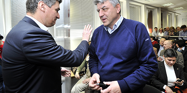 Zagreb, 170312.Iblerov trg 9.16. sjednica Glavnog odbora SDP-a, na kojoj se, izmedju ostalog bira i novi predsjednik stranke.Na slici: Zoran Milanovic i Zlatko Komadina.Foto: Boris Kovacev / CROPIX