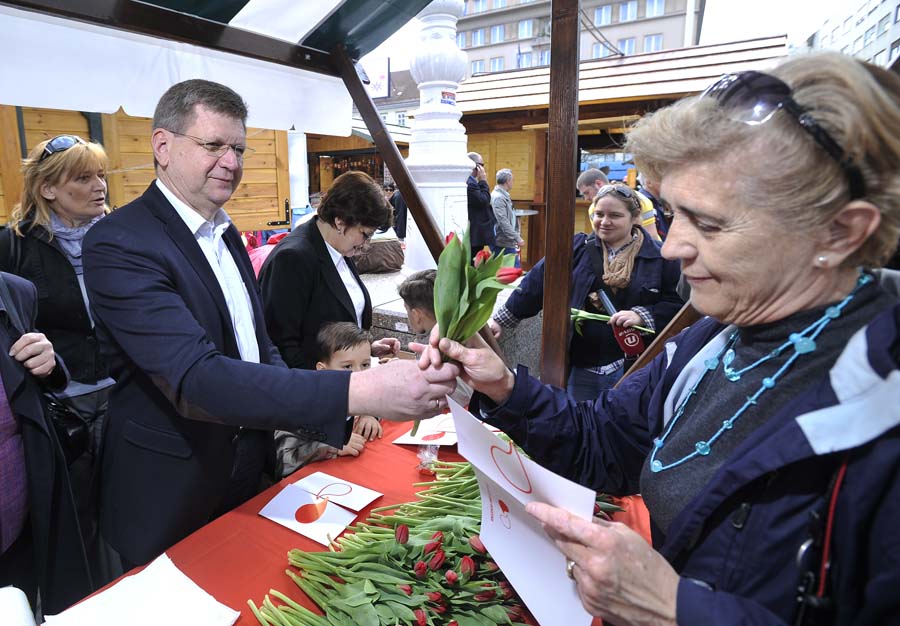 Zagreb, 070412.Trg bana Jelacica.Socijaldemokratski Forum ena zagrebaèkoga Gradskog odbora SDP-a organizirao je tradicionalnu humanitarnu akciju 