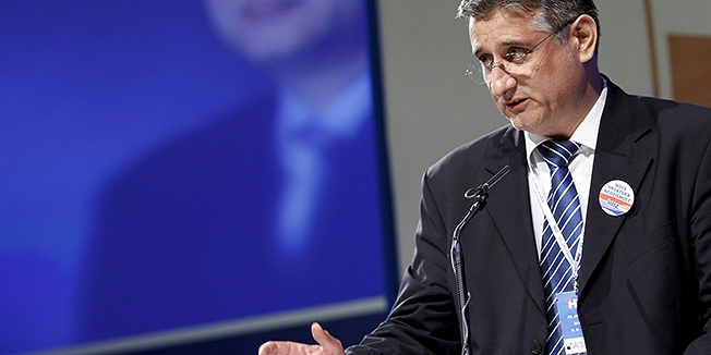 Zagreb, 210512.KD Vatroslav Lisinski.Na 15. Opcem saboru Hrvatske demokratske zajednice 2200 izaslanika bira novog predsjednika stranke, njegovog zamjenika, potpredsjednike HDZ-a, clanove predsjednistva, te clanove Sredisnjeg odbora.Nakon prebrojavanja glasova u drugi krug izbora su usli Tomislav Karamarko i Milan Kujundzic.Na slici: Pobjednicki govor Tomislava Karamarka.Foto: Goran Mehkek / CROPIX