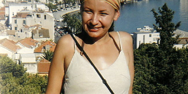 Split, 250812.Nakon opsezne potrage koja je trajala tri dana danas je pronadjeno tijelo na brdu Marjan za koje se sumnja da je za nestala Meksikanka Selena Margarit Graciano Macedo ciji je nestanak prijavljen 22.08 kasno navecer.Nedaleko od mjesta na kojem su prije dva dana pronadjene njezine stvari, pripadnici HGSS pronasli su tijelo, koje je bilo zakopano.Na fotografiji: posljednja dostupna fotografija Meksikanske nastale nesto prije nestanka. Ovako je bila obucena prije nestanka.Foto: PU Split 