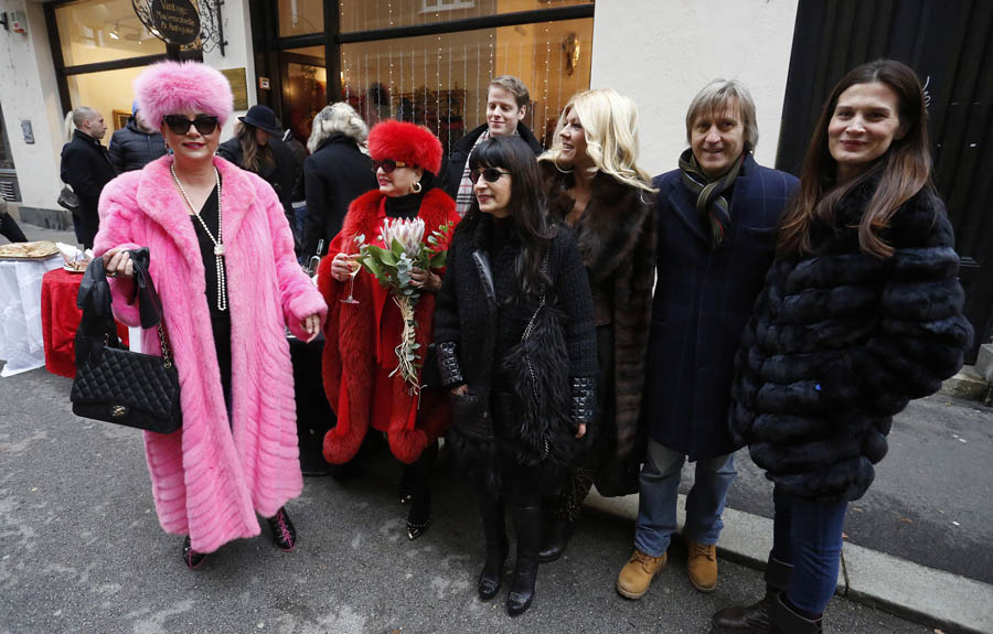 Zagreb, 221212.Dezmanov prolaz 2.Pjevacica Alka Vuica otvorila je svoj butik Mademoiselle- Vintage and Antique u Dezmanovom prolazu. Foto: Damjan Tadic / CROPIX