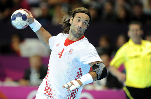 London, 060812.Dvorana Copper Box.Hrvatska muska rukometna reprezentacija igra utakmicu posljednjeg kola u skupini B protiv Spanjolske tijekom Olimpijskih Igra u Londonu.Na fotografiji: Ivano Balic sa loptom.Foto: Drago Sopta / CROPIX