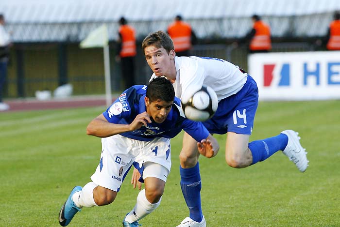 Split, 070410.Stadion Poljud.Uzvratna polufinalna nogometna utakmica Hrvatskog kupa izmedju Hajduka i Dinama.Na fotografiji:  Luis Ibanez i Marin Tomasov.Foto: Vladimir Dugandzic / CROPIX 