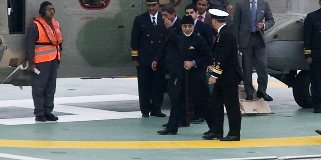 Dubrovnik, 220412.Omanski sultan Qaboos bin Said Al Said zrakoplovom je sletio u Dubrovacku zracnu luku nakon cega se svojim helikopterom prebacio na svoju jahtu Al Said usidrenu u gruskoj luci. Drugi helikopter sletio je na prateci brod Fulk Al Salamah sa sultanovom pratnjom.Foto: Tonci Plazibat / CROPIX