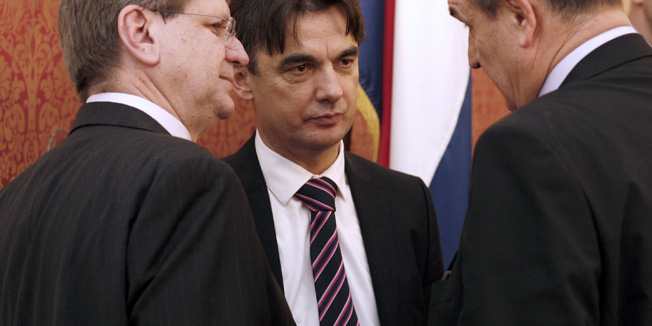 Zagreb, 290212.Banski dvori.Redovna sjednica Vlade.Na fotografiji: Mirando Mrsic, Branko Grcic, prvi potpredsjednik vlade Radomir Cacic.Foto: Damjan Tadic / CROPIX
