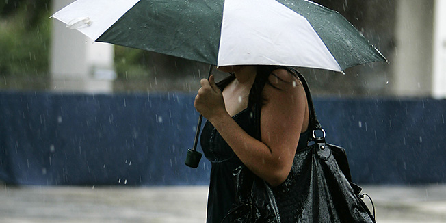 Osijek, 300710.Jaka kisa i zahladjenje stigli i u Osijek.Foto: Vlado Kos / Cropix