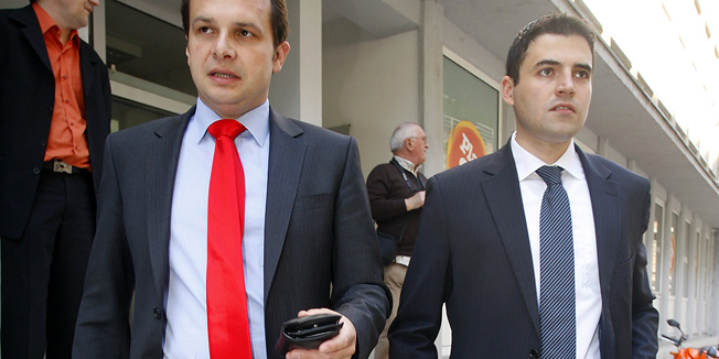 Zagreb, 280412.SDP, Iblerov trg.Odrzana je 17. sjednica glavnog odbora SDP-a u prostorijama stranke na Iblerovom trgu.Na slici: Sinisa Hajdas Doncic, ministar pomorstva, prometa i infrastrukture i Davor Bernardic - predsjednik gradske skupstine.Foto: Tomislav Kristo / CROPIX