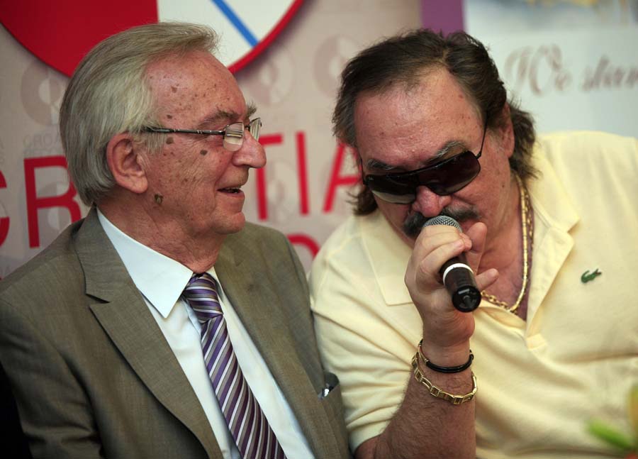 Opatija, 040512.19. Porin, dodjela diskografskih nagrada. U hotelu Milenij odrzana je tiskovna Croatia Records-a u cast Mise Kovaca, Stjepana Mihaljinca i grupe Time koji su ovogodisnji dobitnici Porina za zivotno djelo. Na slici: Stjepan Mihaljinec i Miso Kovac.Foto: Tea Cimas / Cropix