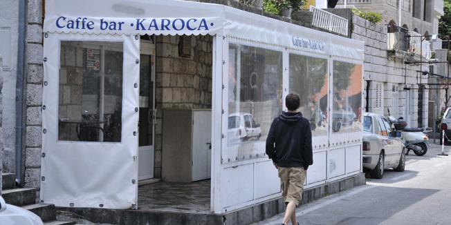 Dubrovnik, 050512.Tri mladica u dobi od 22 do 24 godine osnovano se sumnjice da su u noci s petka na subotu pokusali benzinom zapaliti ugostiteljski objekt 