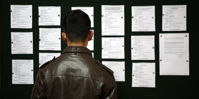 Slavonski Brod 301109.U Brodsko posavskoj zupaniji ima 14902 nezaposlena sto je 20% vise nego u istom periodu prosle godine.Vecina ih misli da nece naci zaposlenje preko biroa za zaposljavanje.Na slici biro za zaposljavanje. Foto: Danijel Soldo / CROPIX