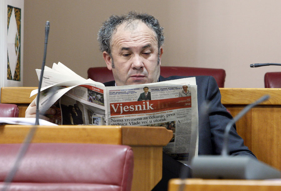 Zagreb, 231211.Hrvatski Sabor u nastavku izvanredne sjednice glasuje o povjerenju novoj Vladi Zorana Milanovica. Na slici: Zeljko Kerum.Foto: Davor Pongracic / CROPIX