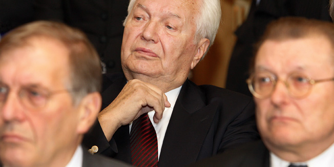 Zagreb, 291111.Hrvatsko narodno kazaliste.Hrvatski predsjednik Ivo Josipovic nazocio je obiljezavanju 10. obljetnice Hrvatskog diplomatskog kluba.Na slici: Zvonimir Separovic.Foto: Davor Pongracic / CROPIX