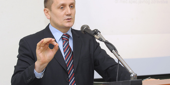 Zagreb, 010211.Prilaz baruna Filipovica 11, sastanak udruge Laringektomiranih, ljecenih od raka grla.Na slici: prof. dr. Drago Prgomet predsjednik Hrvatskog drustva za otoringolaringologiju i kirurgiju glave i vrata.Foto: Damir Krajac / CROPIX