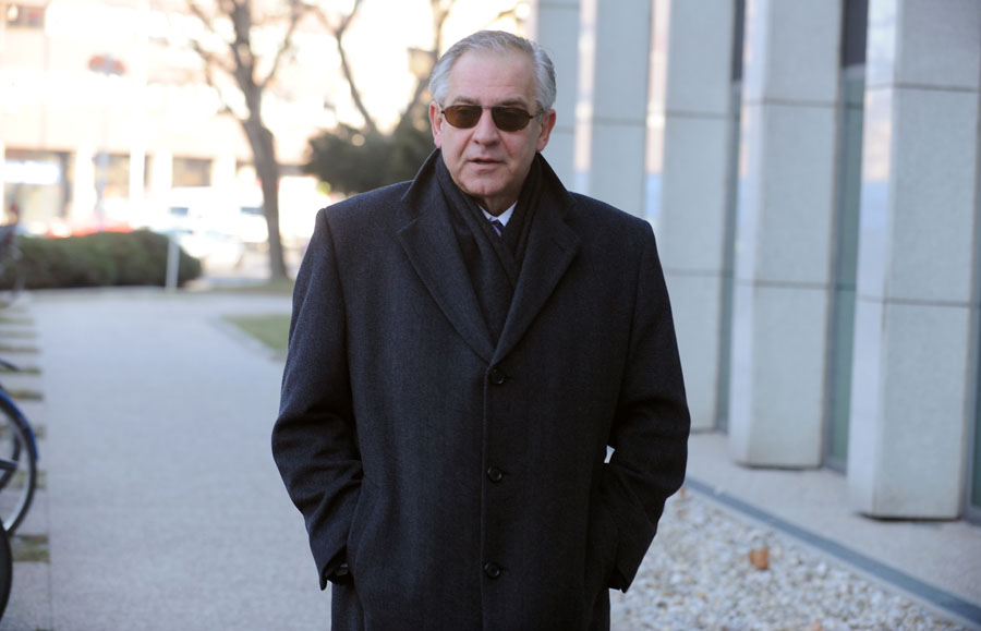 Zagreb, 270112.Zgrada Zagrepcanka.Zupanijsko drzavno odvjetnistvo.Ispitivanje bivseg premijera RH, Ive Sanadera pred USKOK-ovim istraziteljima u aferi HEP-TLM u kojoj je odnedavno osumnjicen u slucaju prodaje jeftine struje sibenskom TLM-u i mostarskom Aluminiju, cime je HEP navodno ostecen za oko 600 milijuna kuna.Foto: Drago Sopta / CROPIX