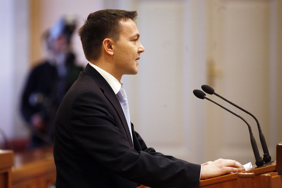 Zagreb, 270112.Markov trg.Nastavak 3. sjednice Hrvatskog Sabora. Na slici: ministar uprave Arsen Bauk.Foto: Damjan Tadic / CROPIX