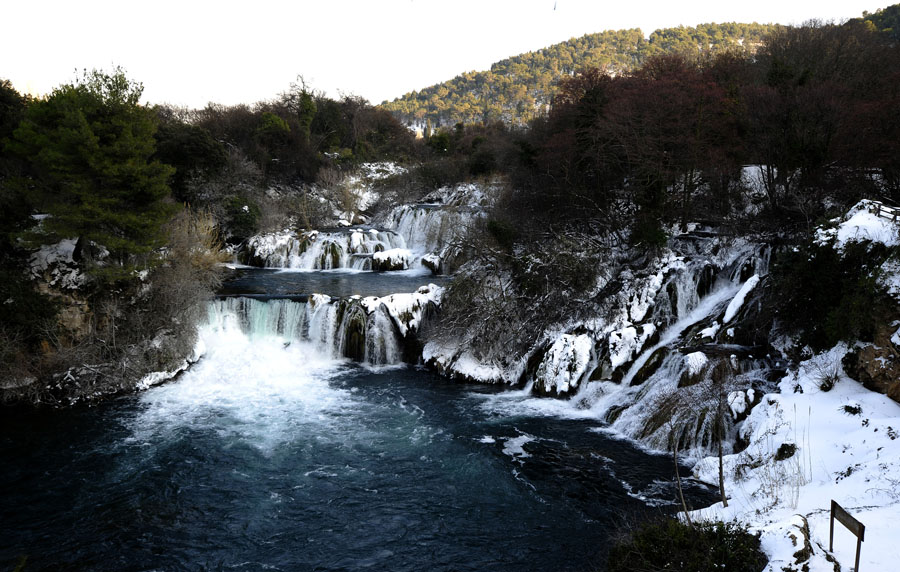 Sibenik ,130212.Nacionalni park Krka pod pokrivacem snijega i leda, slapovi su okovani ledenim sigamaFoto: Niksa Stipanicev / CROPIX