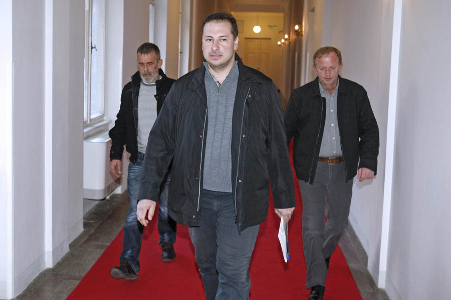 Zagreb, 220212.Sabor, Markov trg.Opstojnost proizvodnje mlijeka, naziv je tematske sjednice saborskog odbora za poljoprivredu, ribarstvo i ruralni razvoj.Sudjelovali su i predstavnici Hrvatskog saveza udruga proizvodjaca mlijeka, Hrvatske poljoprivredne komore i ministarstva poljoprivrede.Na slici: Predstavnici mljekara, Solcic Mladen, Igor Resetar i Drago Bagaric.Foto: Goran Mehkek / CROPIX