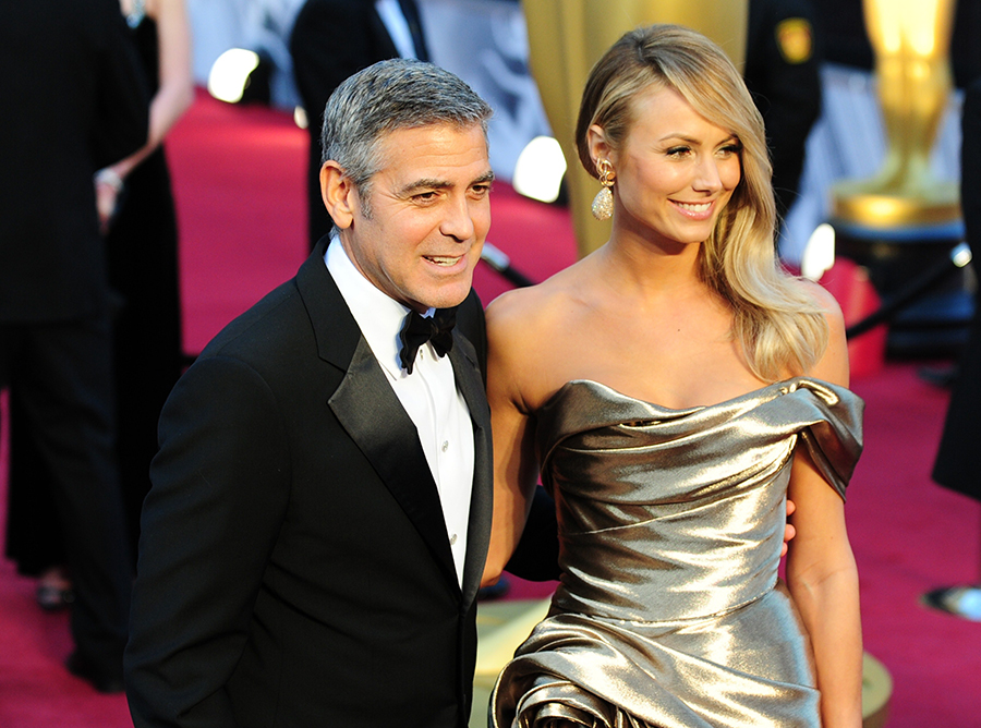 Actor/director George Clooney and Stacy Keebler arrive on the red carpet for the 84th Annual Academy Awards on February 26, 2012 in Hollywood, California. AFP PHOTO Frederic J. BROWN